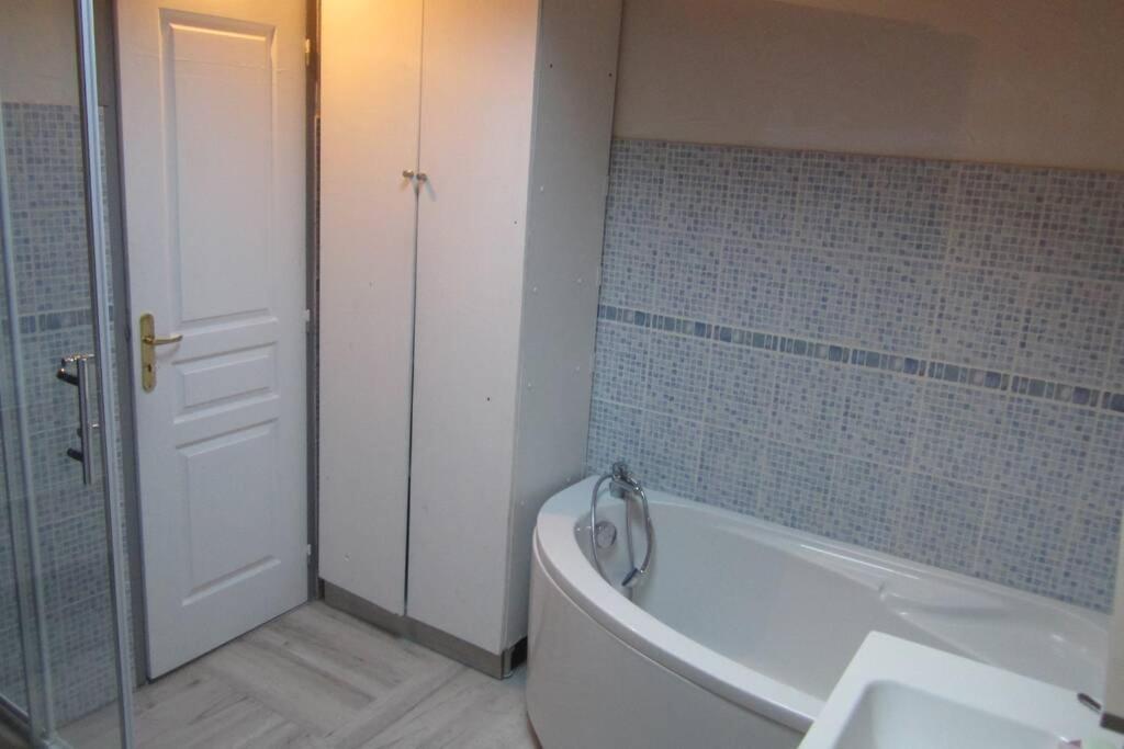 Maison De Village Saint-Barthélemy-de-Vals Zewnętrze zdjęcie